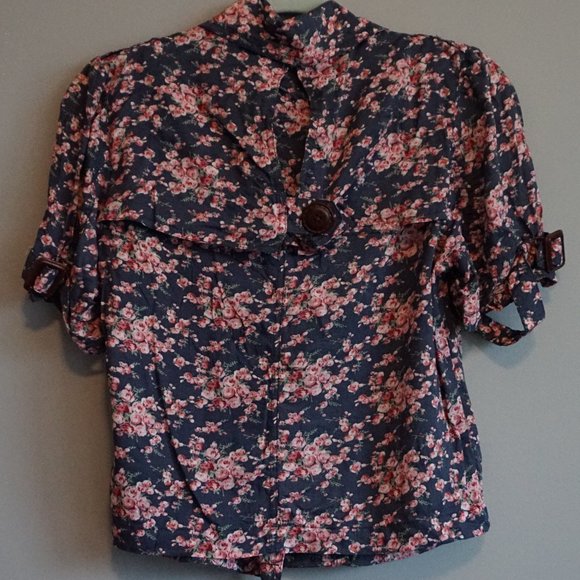 NEW American Rag Navy blue with Pink Flowers Button up Crop Top size M - Picture 5 of 15